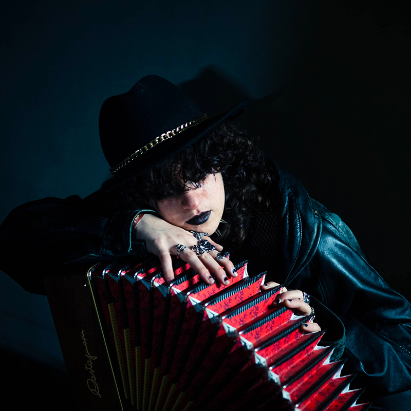 La Fille au Chapeau